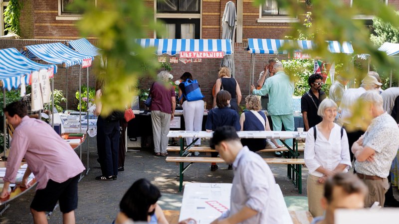 Zomertentoonstelling “Omslag” en boekenmarkt in Huis van het boek